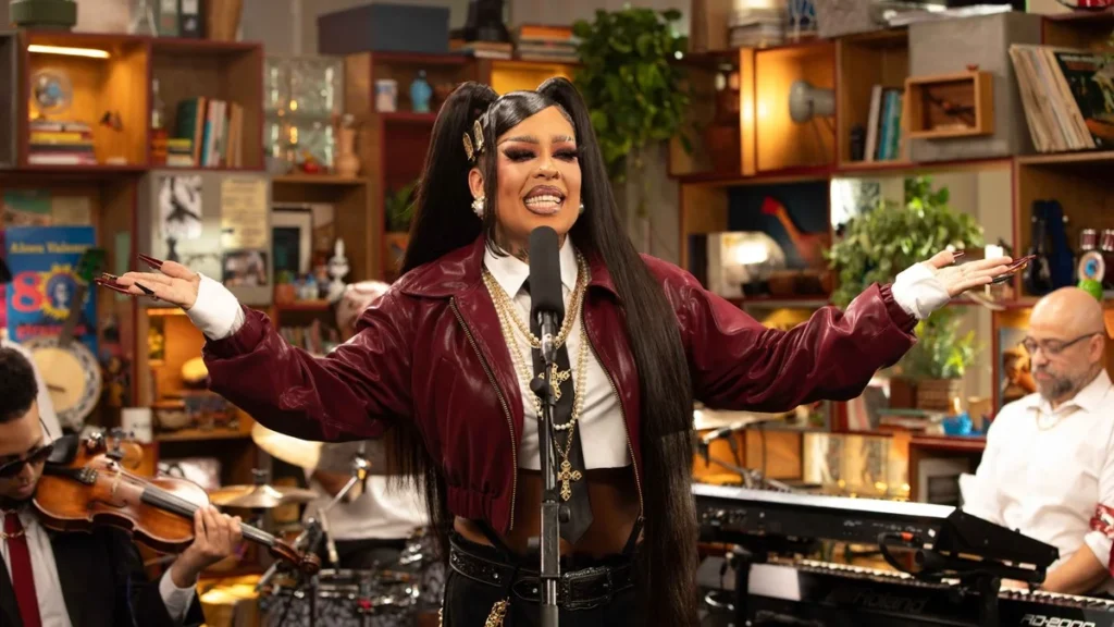 tiny desk gloria groove, tiny desk brasil, gloria groove acústico, gloria groove youtube, melhores tiny desk, tiny desk brasileiros, gloria groove 10 anos, tiny desk gloria groove músicas, npr tiny desk brasil, gloria groove serenata da gg