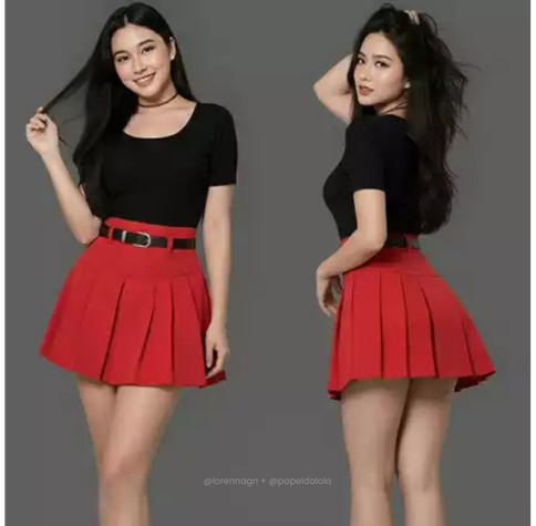 Short saia plissada vermelha